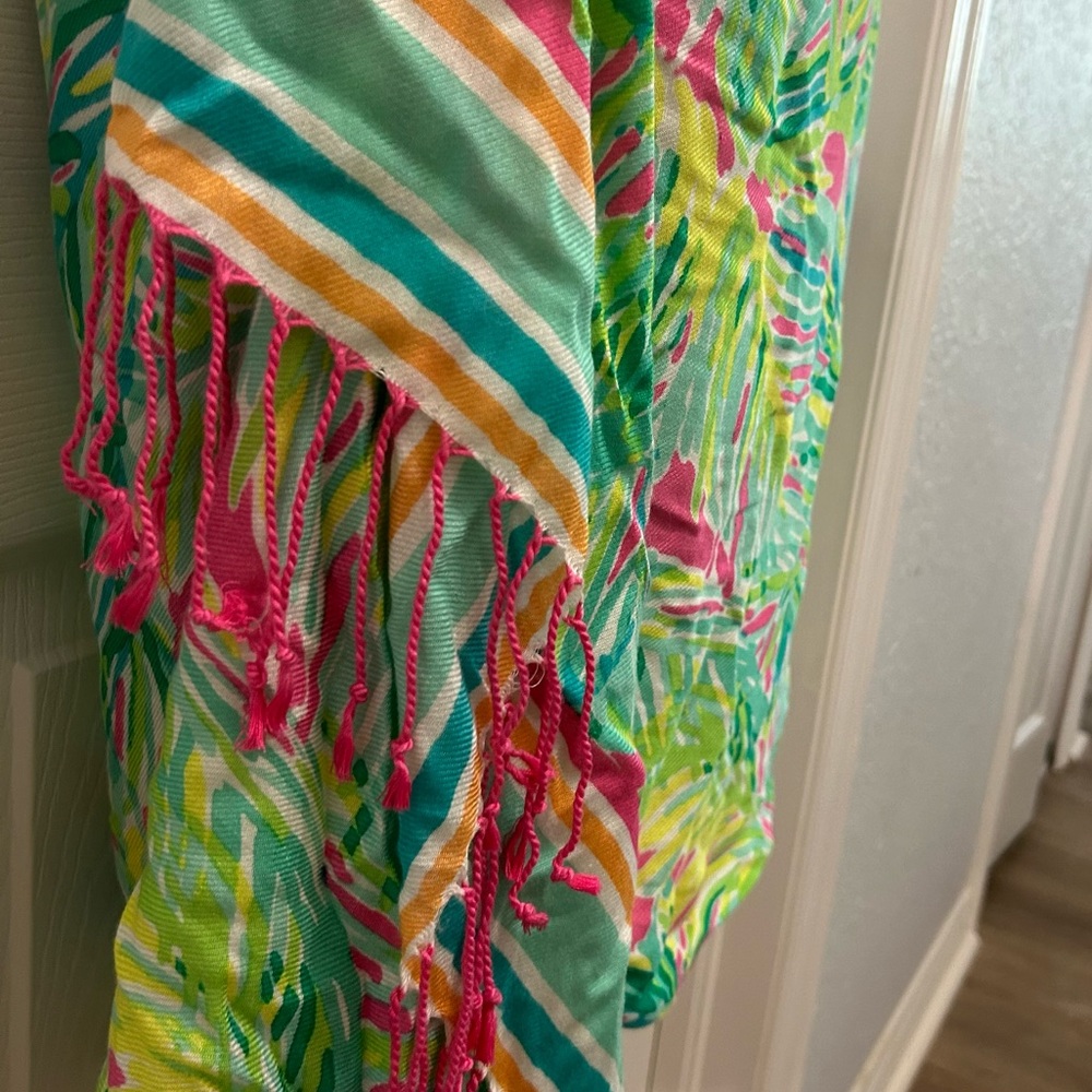 Lilly Pulitzer Murfee Tropical Storm Scarf with Hot Pink Fringe - Rare 2015 - Picture 4 of 11